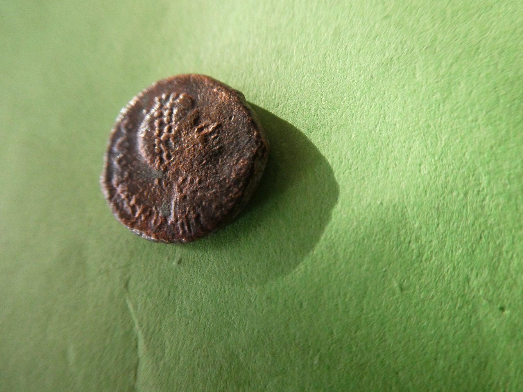 Tutti le monete: uralte Bronzemünze 13 mm     1.65 g – Usato da Hinterforst venduto da Rohusri 1