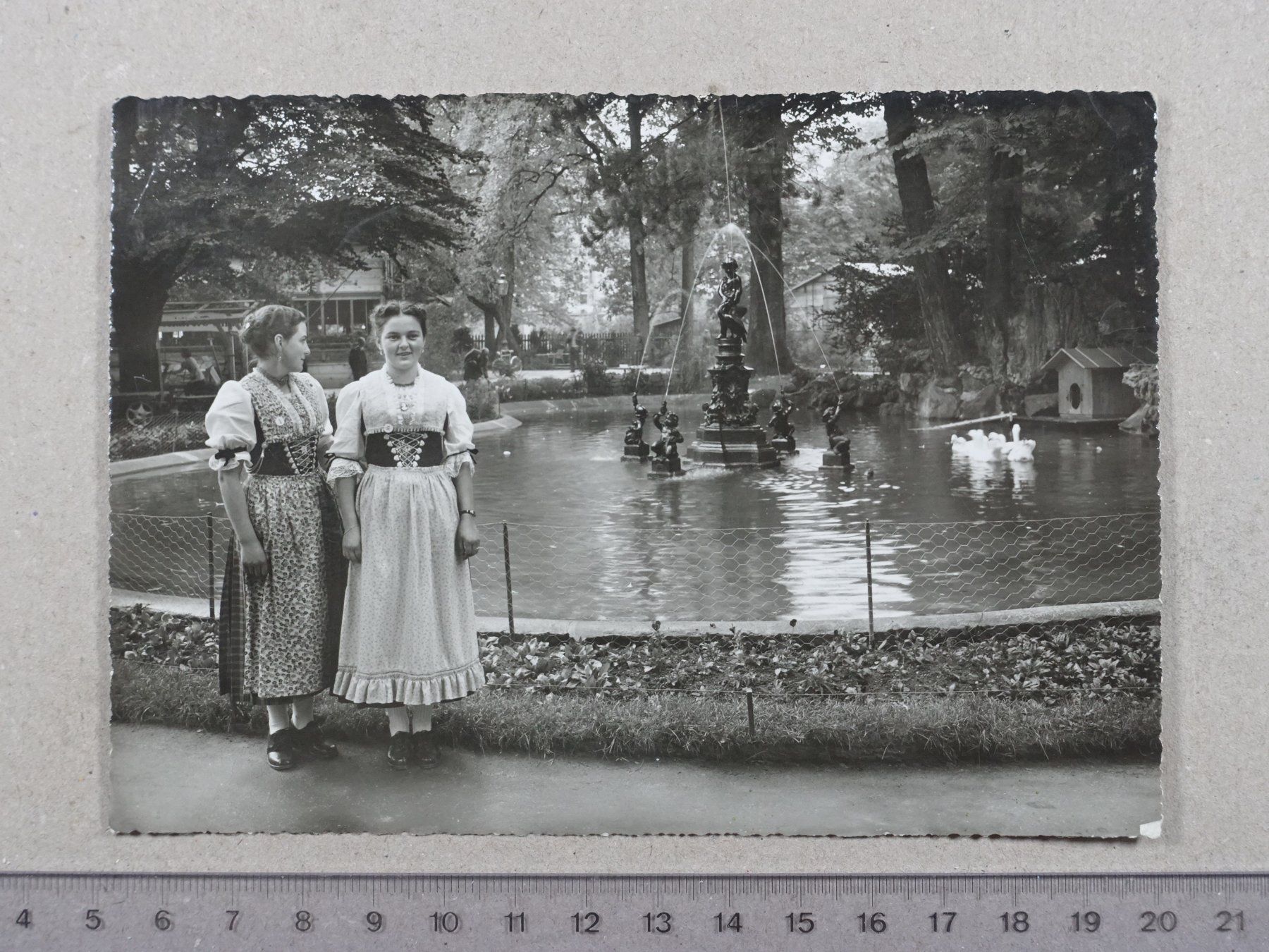 Ansichtskarten: Olma, 1945, belebt, Tracht – Gebraucht aus Lenzburg von fh1