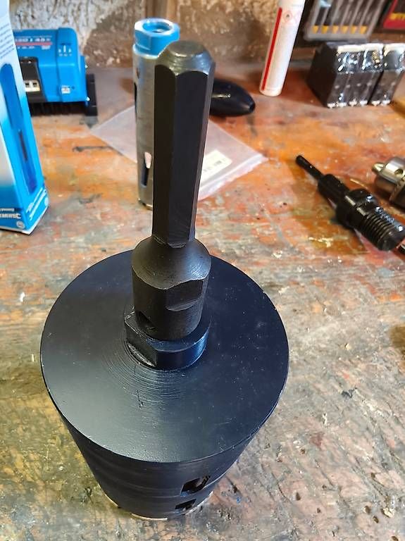 Alle Werkzeuge: Bohrkrone 102mm, neuwertig mit sechskant oder SDS Adapter – Gebraucht aus Aarau von H2r 1