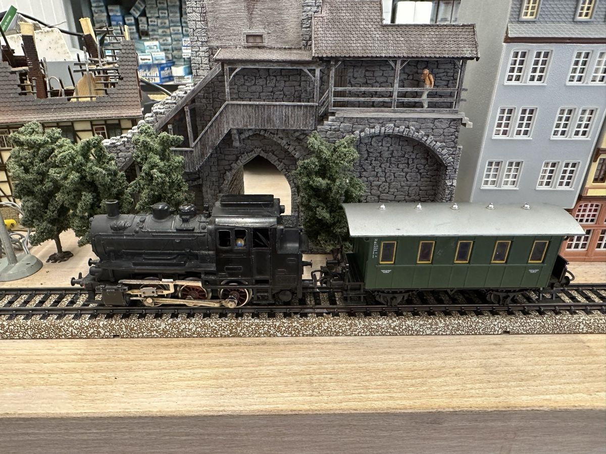 Märklin Modelleisenbahnen: Märklin 3000 DB BR 89 Personenzug – Gebraucht aus Lupsingen von New-Haven 1