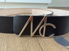 Elegante schwarze Ledergürtel mit Marc Cain Logo Schnalle