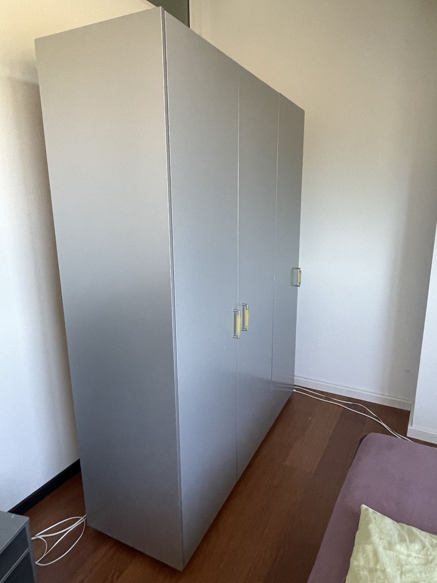 Armadi: Silbriger Schrank 3 türig – Usato da Münsingen venduto da lar_98wg 1