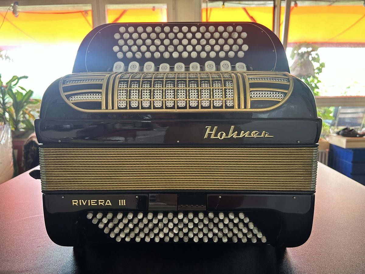 Hohner Strumenti musicali: Accordéon  Hohner Riviera III – Usato da Genève venduto da lar_7pkl