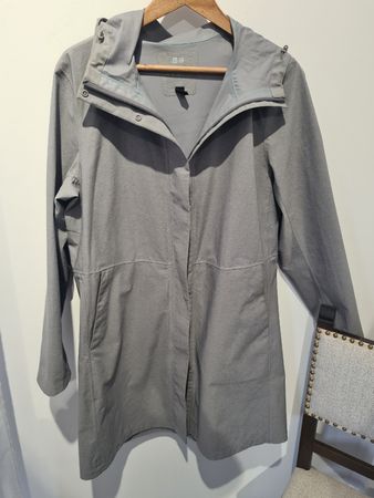 Uniqlo Damen Mantel Gr. L Grau, wasserabweisend