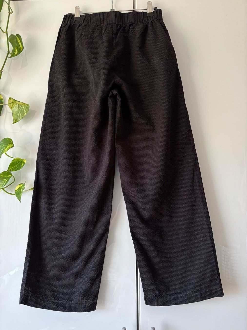 Wemoto Pantaloni: WEMOTO schwarze Stoffhose Gr. S – Usato da Zürich venduto da missmodernage 4
