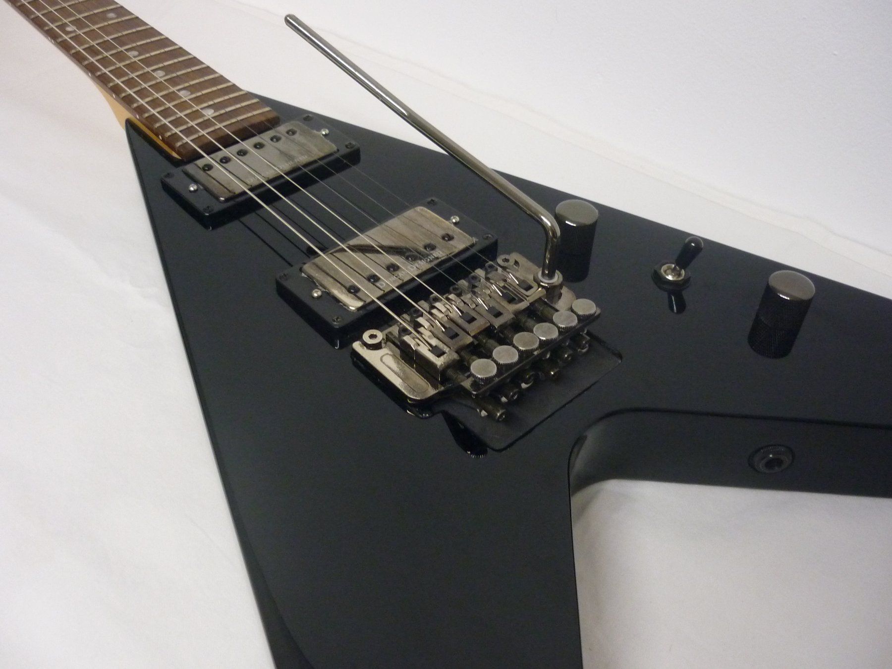 Strumenti musicali: E-Gitarre ARIA XX Series Flying V – Usato da Maienfeld venduto da John13 8