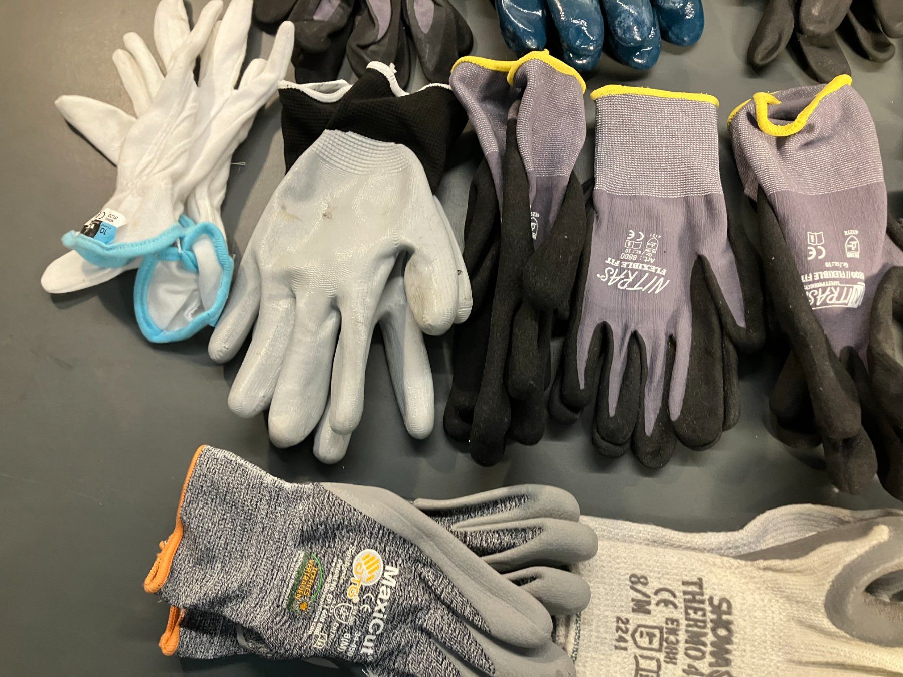 Gants & mitaines : Posten div. gebr. u. neuer Arbeitshandschuhe ab 1.- – Neuf avec emballage d'origine à Lichtensteig par Buy24International 4