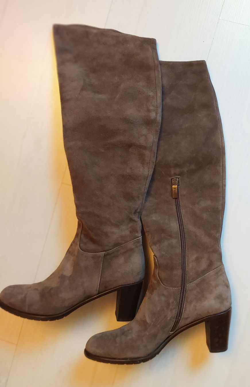 Damenschuhe: Wildleder Stiefel – Gebraucht aus Brunnen von CHOUCHOU.