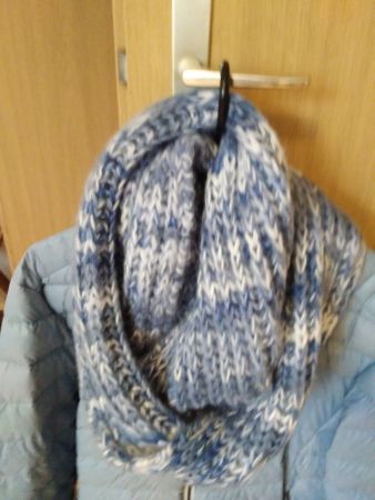 2 Neue warme handg. Schal/Loop Unikate  St für 26.-