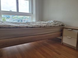 Bett 140x200 inkl. Lattenrost und Nachttischmöbeli