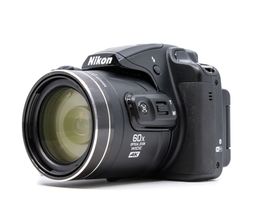 Nikon Coolpix B700 Digitalkamera mit 2 Akkus und Tasche