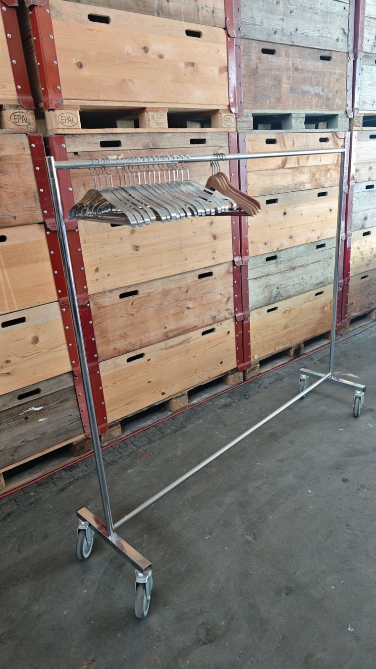 Guardaroba: Kleiderständer fahrbar – Usato da Luzern venduto da pilatusshop 1