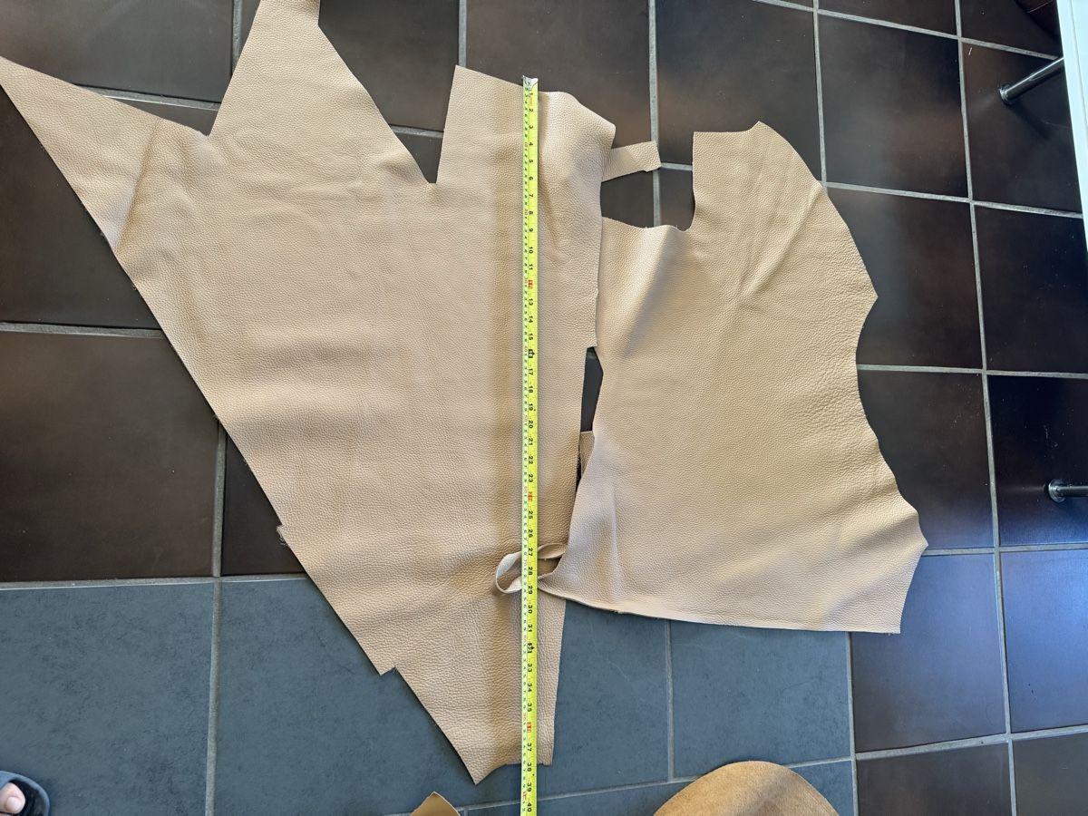 Stoffe: Beige Lederreste Restes de cuir beige – Neu (gemäss Beschreibung) aus Veyras von ValClasse 1