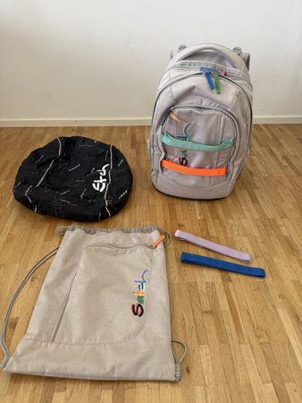 Satch Schulramzen mit Turnbeutel, Regenschutz und Bänder.