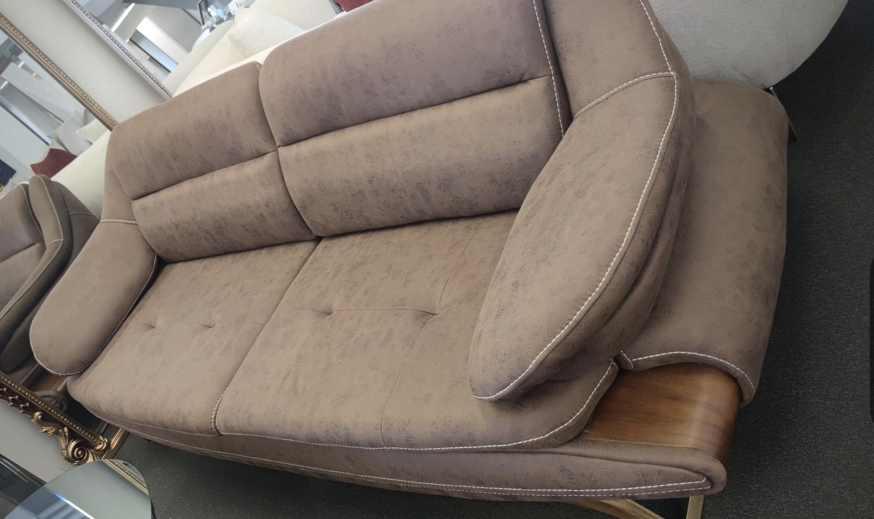 Sofas: Zweier Sofa Beige  – Gebraucht aus Zuckenriet von bm2_88l9