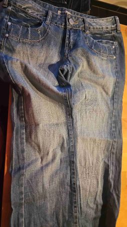 Damen Jeans Grösse 38 Destroyed Look - Perfekt für Frühling