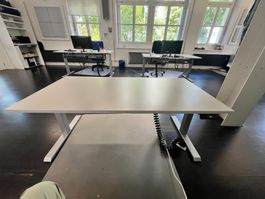 Pult 160x80cm - elektrisch höhenverstellbar - NP 1'200.-