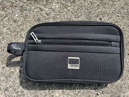 Schwarzes TITAN Necessaire