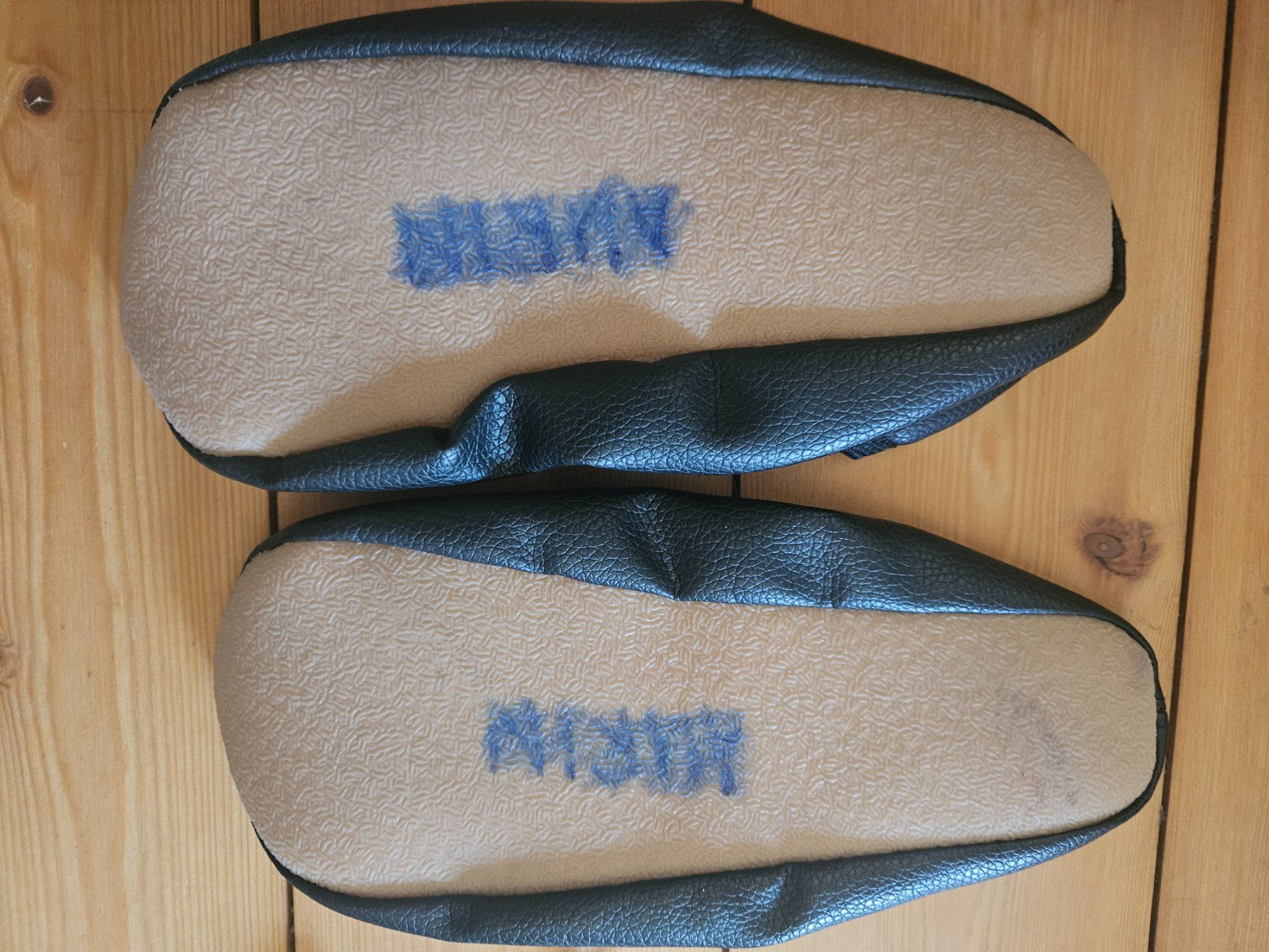Schuhe für Jungen: Geräteschuhe, Turntäppeli 35, nie getragen – Gebraucht aus Rifferswil von fle_5nqr 1