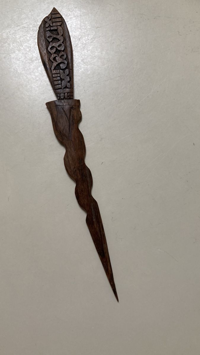 Sonstiger Bürobedarf: Handgeschnitzter Brieföffner aus Holz, Afrika Tansania – Neu (gemäss Beschreibung) aus Reinach BL von santrian