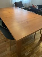 Gebrauchter Esstisch aus Holz, massiv und ausziehbar!