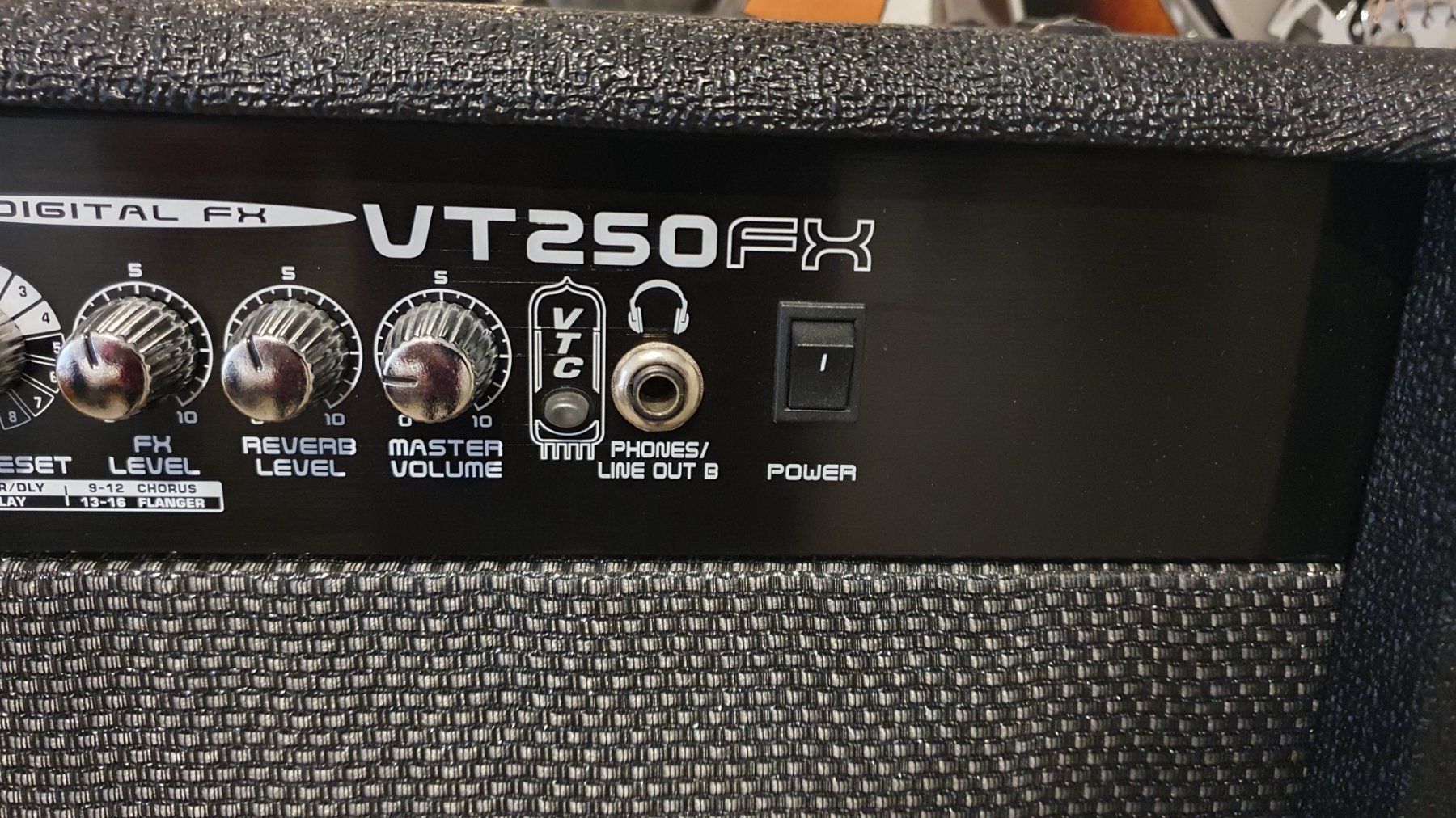 Behringer Verstärker: Gitarrenverstärker – Gebraucht aus Worben von pioschter 1