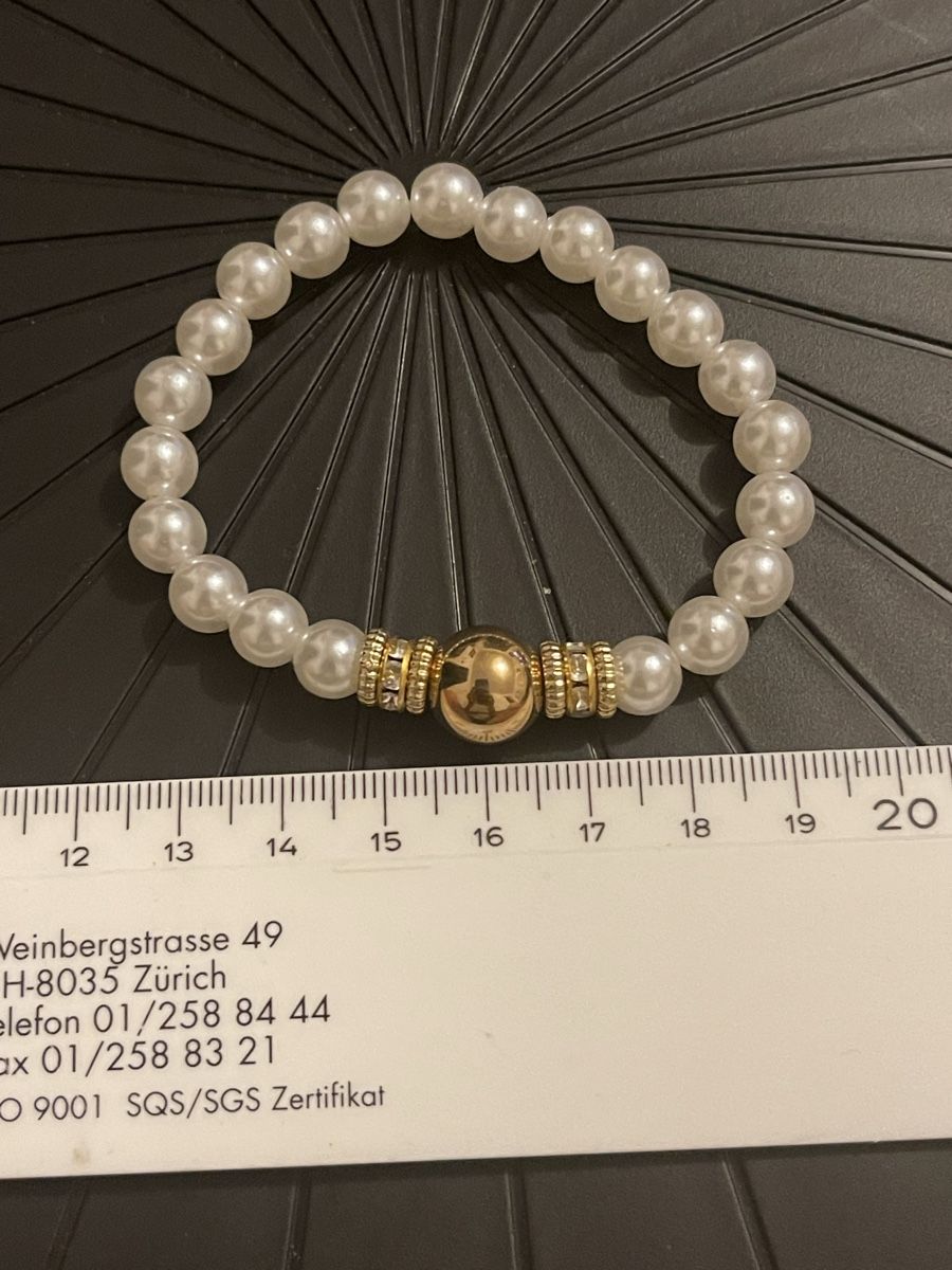 Bracciali & Braccialetti: Bracelet perles blanches élément doré  neuf – Nuovo (secondo la descrizione) da Kloten venduto da Vermicelles