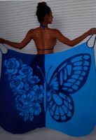 Sommerliches Strandkleid/Pareo mit blauem Schmetterling,