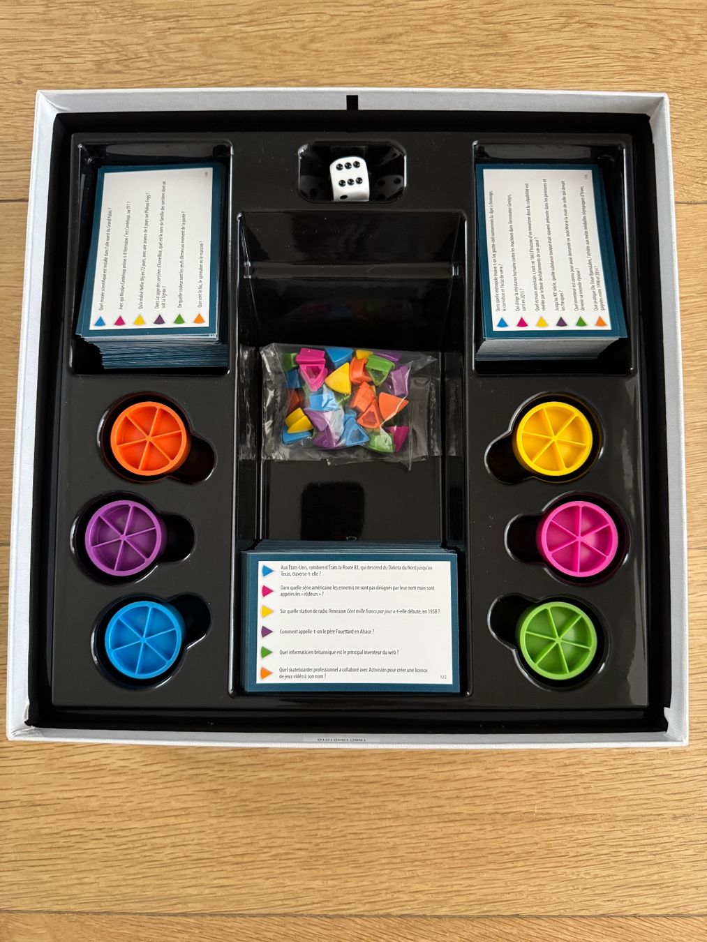 Hasbro Giochi: Jeu Trivial Pursuit Classic Edition – Nuovo (secondo la descrizione) da Jussy venduto da ali_6d7d 1