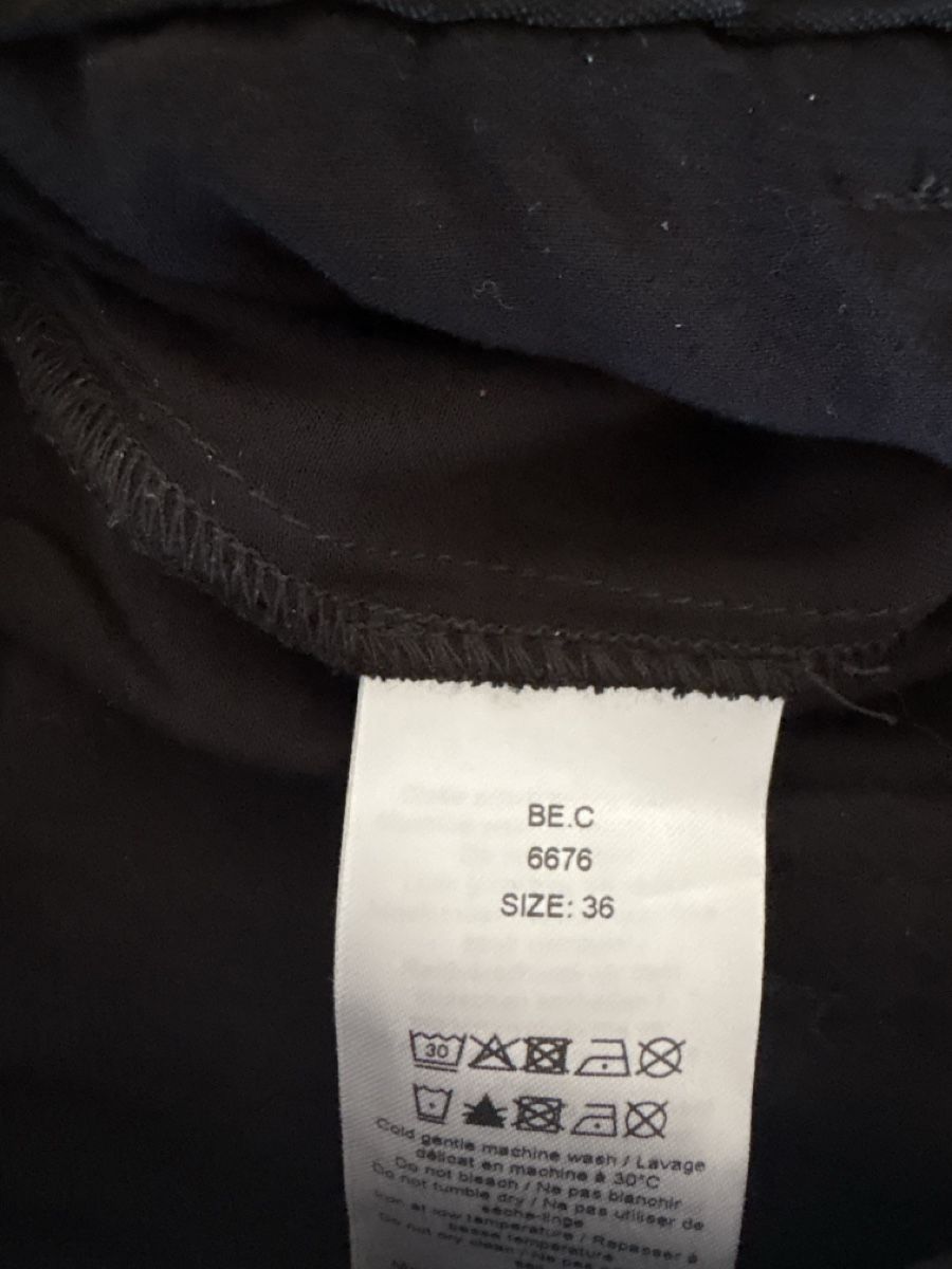 Ganni Pantaloni: Ganni Hose 38 neu – Nuovo e nell'imballaggio originale da Kriens venduto da Delvillano 2