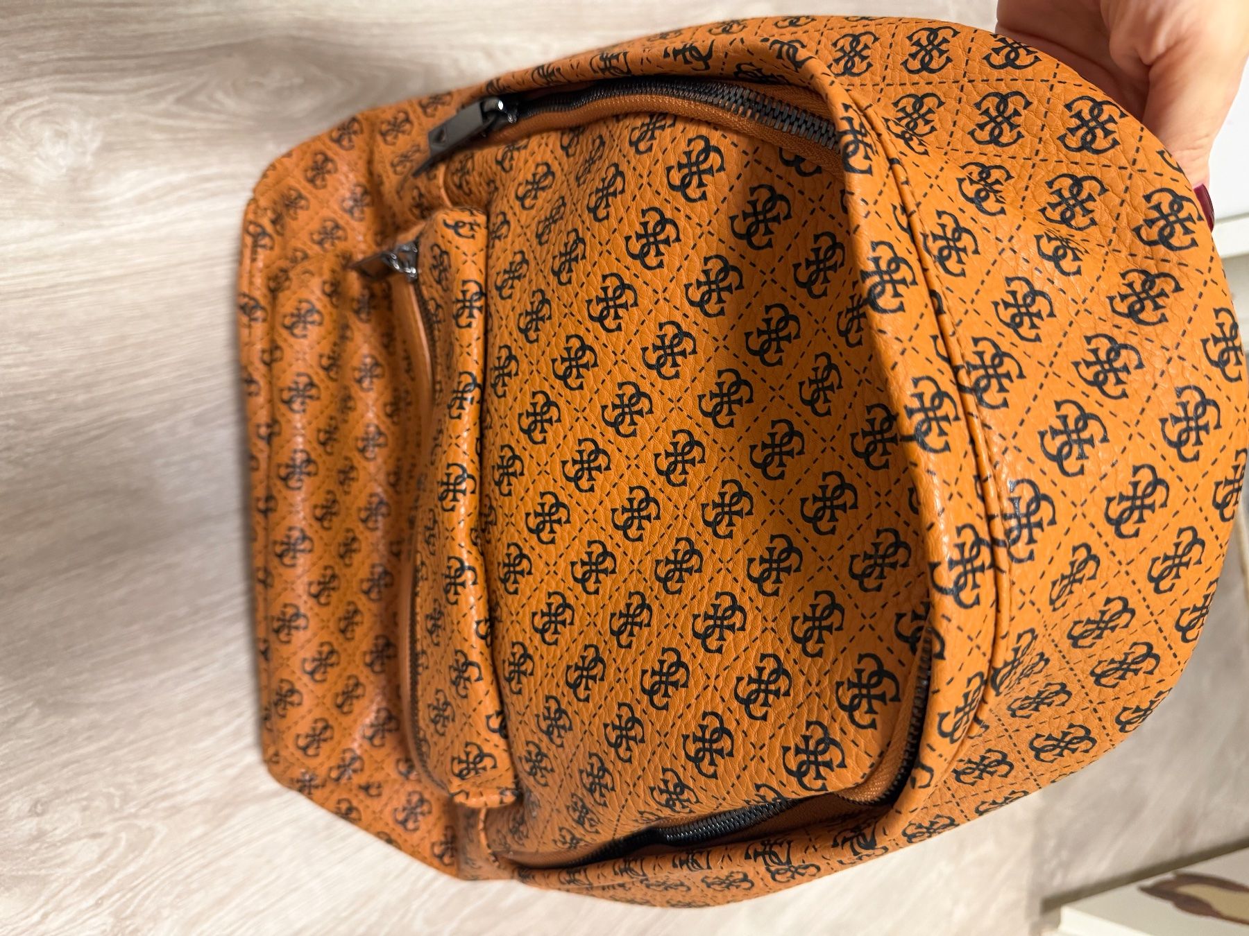 Guess Sacs à dos: Grosser Guess Rucksack – D'occasion à Therwil par ale_7fqs 9