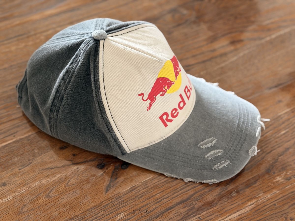 Sonstige Kleidung & Accessoires: Basecap Red Bull Cap - verwaschener Look – Neu (gemäss Beschreibung) aus Zürich von Gadgets2020