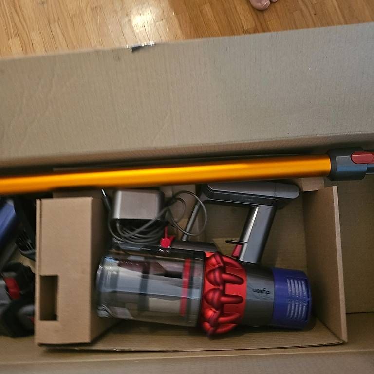 Dyson Aspirapolveri & Accessori: Dyson V10nouvel – Usato da Plan les Ouates venduto da Ana_s21