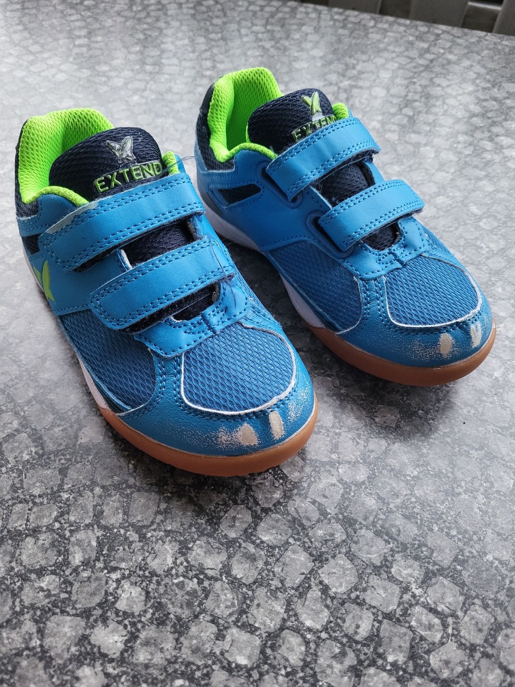Schuhe für Jungen: Hallenschuhe mit Klettverschluss, Gr. 28 – Gebraucht aus Biel/Bienne von Aare5 3
