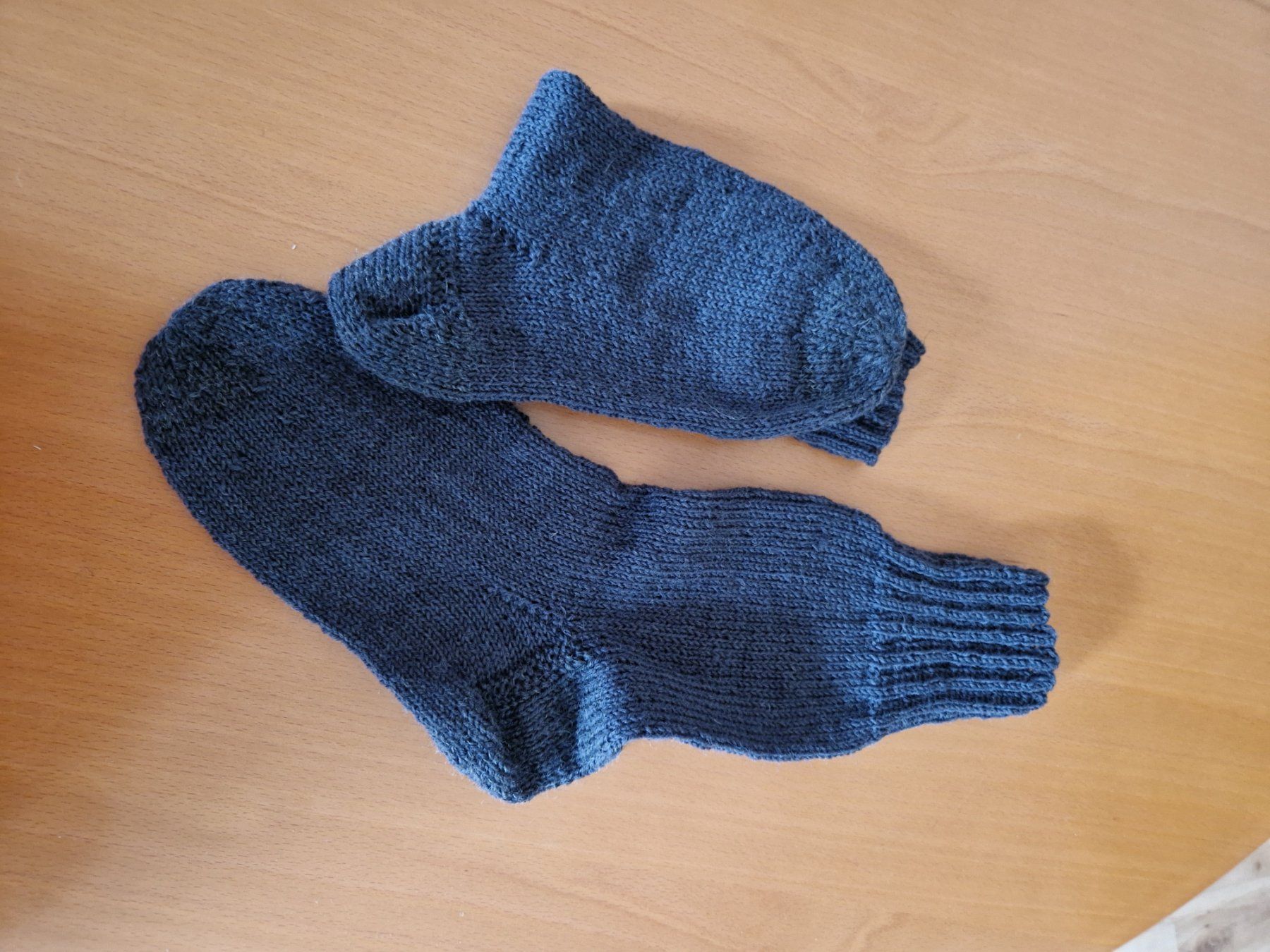 Calze: handgestrickte Socken Gr. 43,   2 Paar – Nuovo (secondo la descrizione) da Ursenbach venduto da gruenblau 5