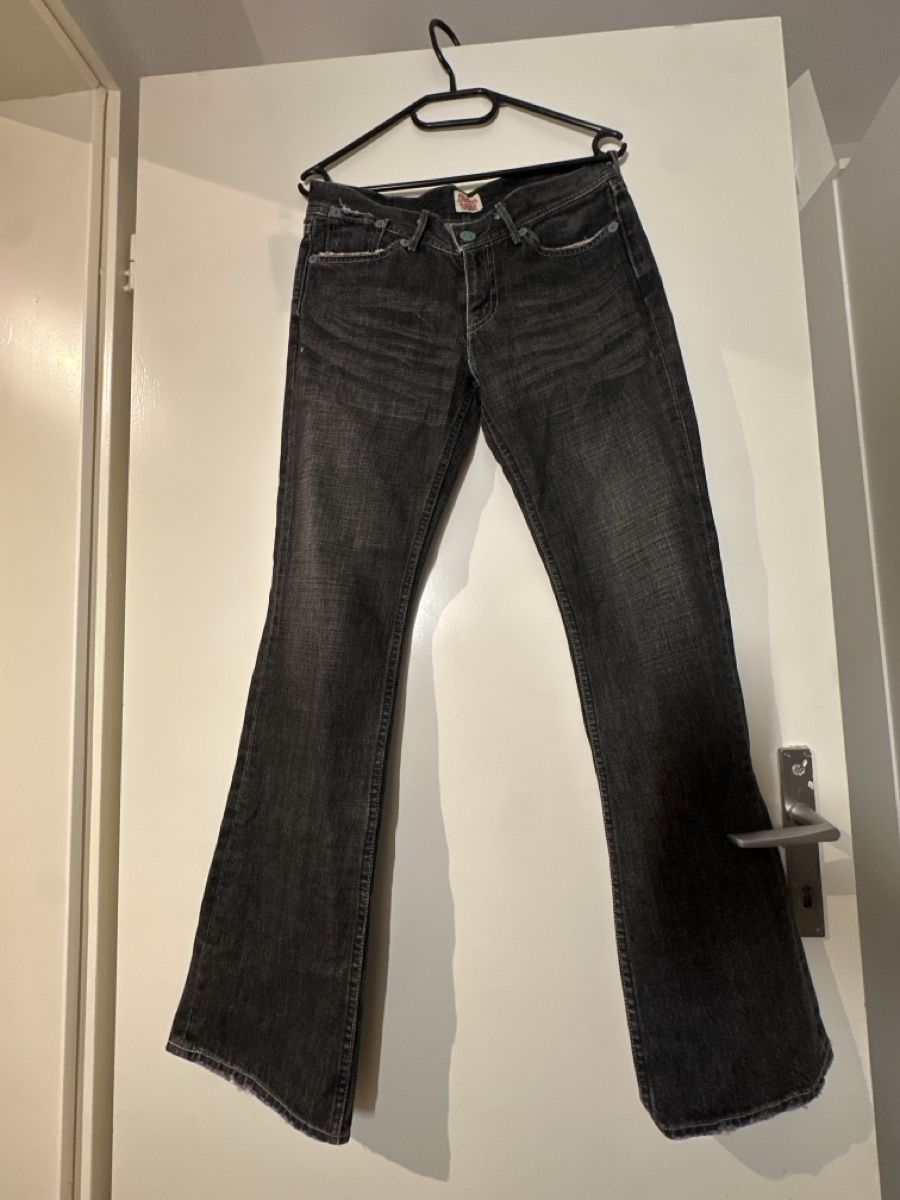 Levi's Jeans: Jeans Levi's Redloop schwarz – D'occasion à Vaduz par Anna_Stern_1