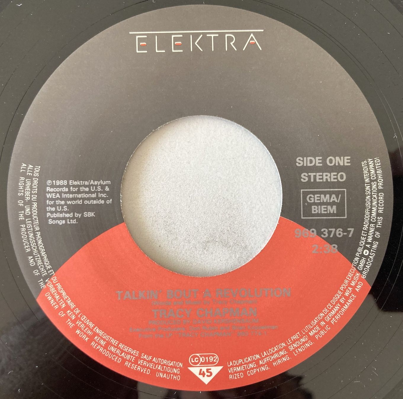 Vinyles: TRACY CHAPMAN - TALKIN' BOUT A REVOLUTION – D'occasion à Bottens par hotter-than-hell 2
