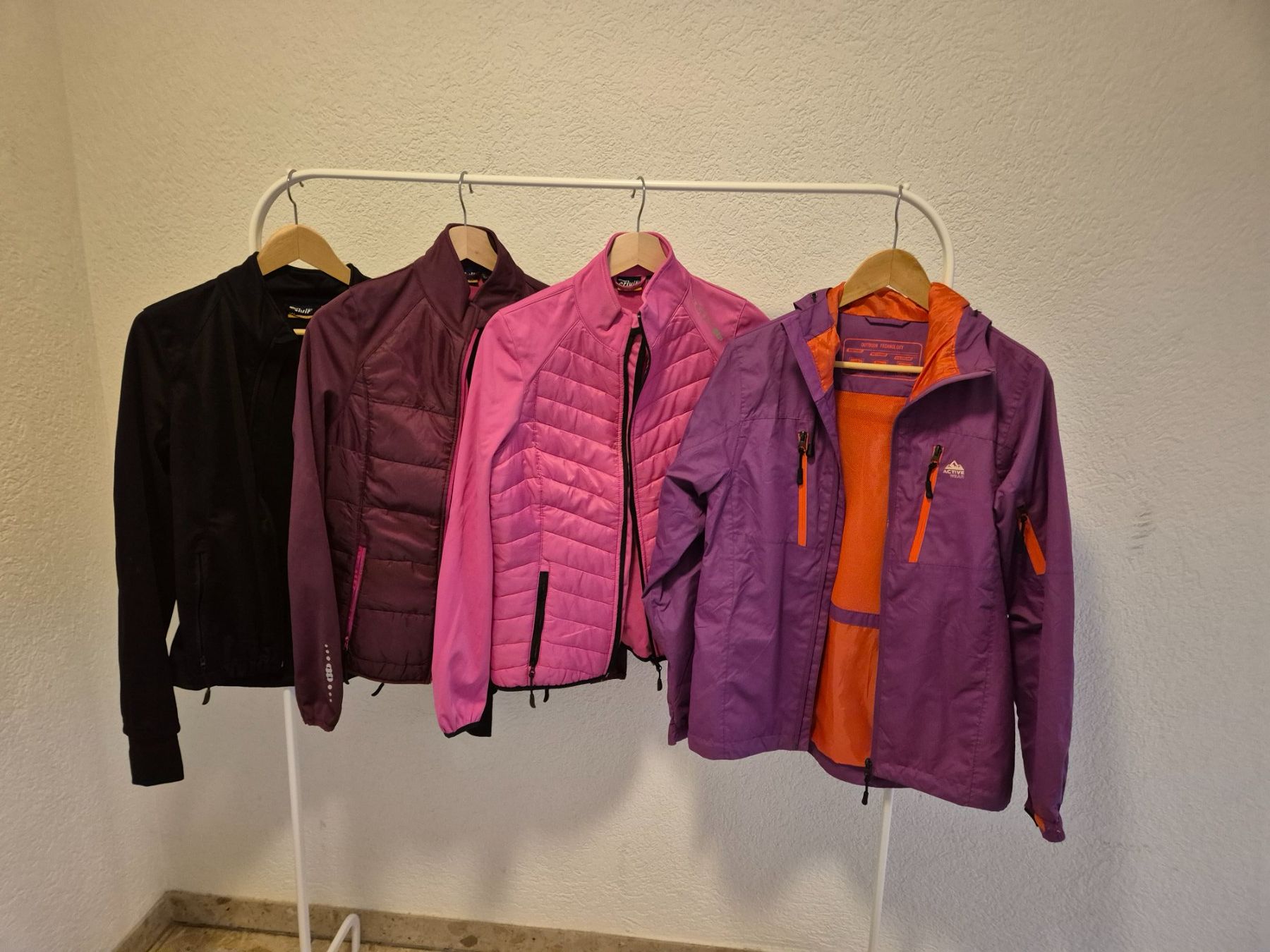 Lotti di vestiti: Kleiderpaket, Sport Jacken/Pullis gr. S – Usato da Rieden AG venduto da Lapca 4