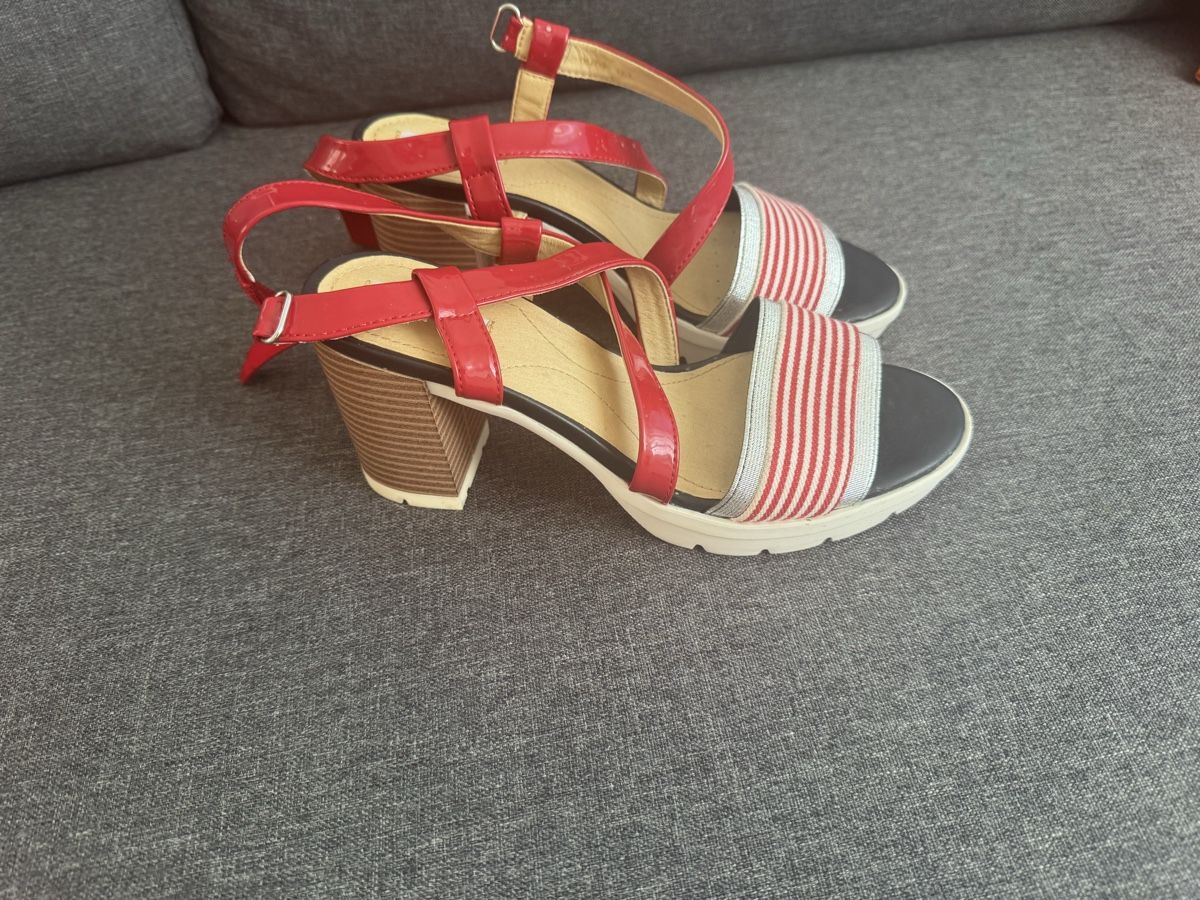 Geox Scarpe da donna: Geox Sandalen, 37, neu!  – Nuovo (secondo la descrizione) da Zürich venduto da Anilein_9989 2
