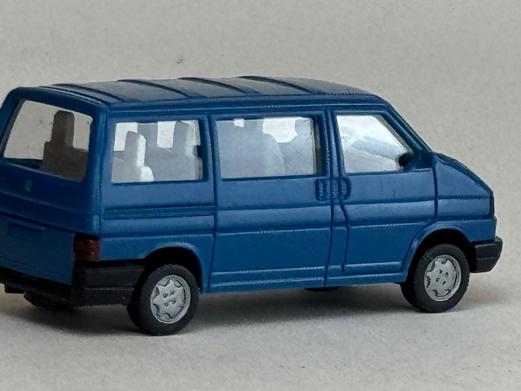 Wiking Modellini d'auto: VE1- Wiking VW T4 Bus blau – Usato da Elm venduto da Wikmtz 1