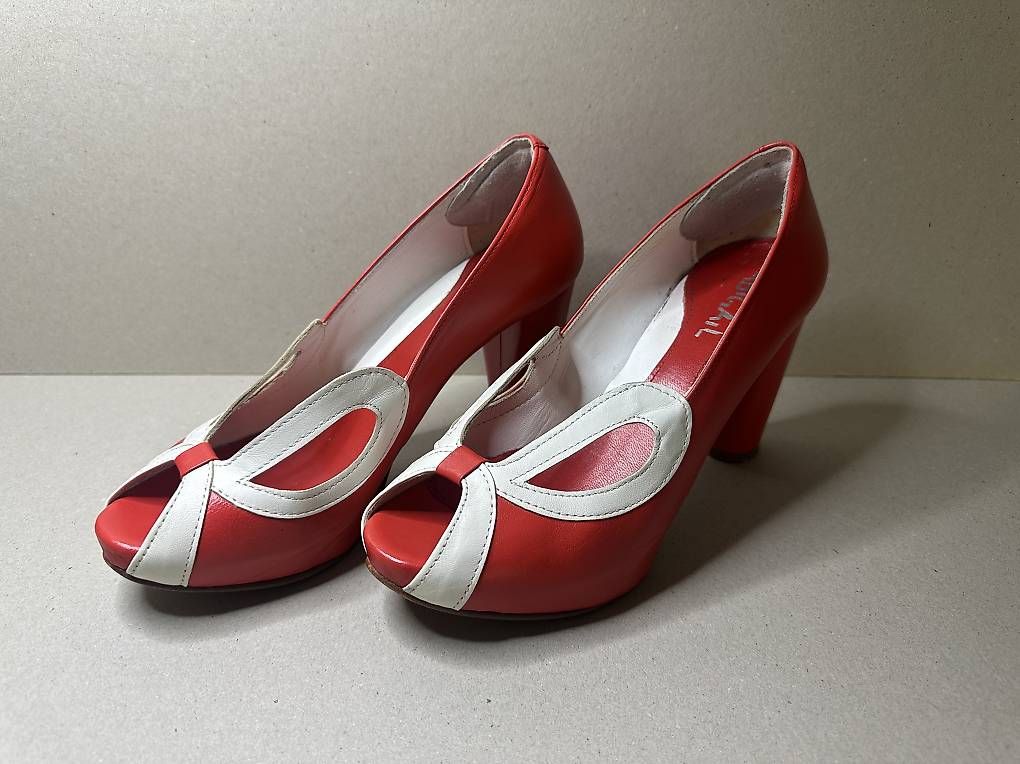 Damenschuhe: Pumps / Peeptoes – Gebraucht aus Zürich von Zebra.katze