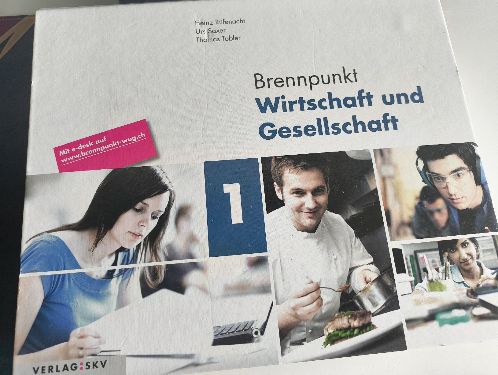 Libri: Brennpunkt Wirtschaft und Gesellschaft – Usato da Sachseln venduto da DonElija