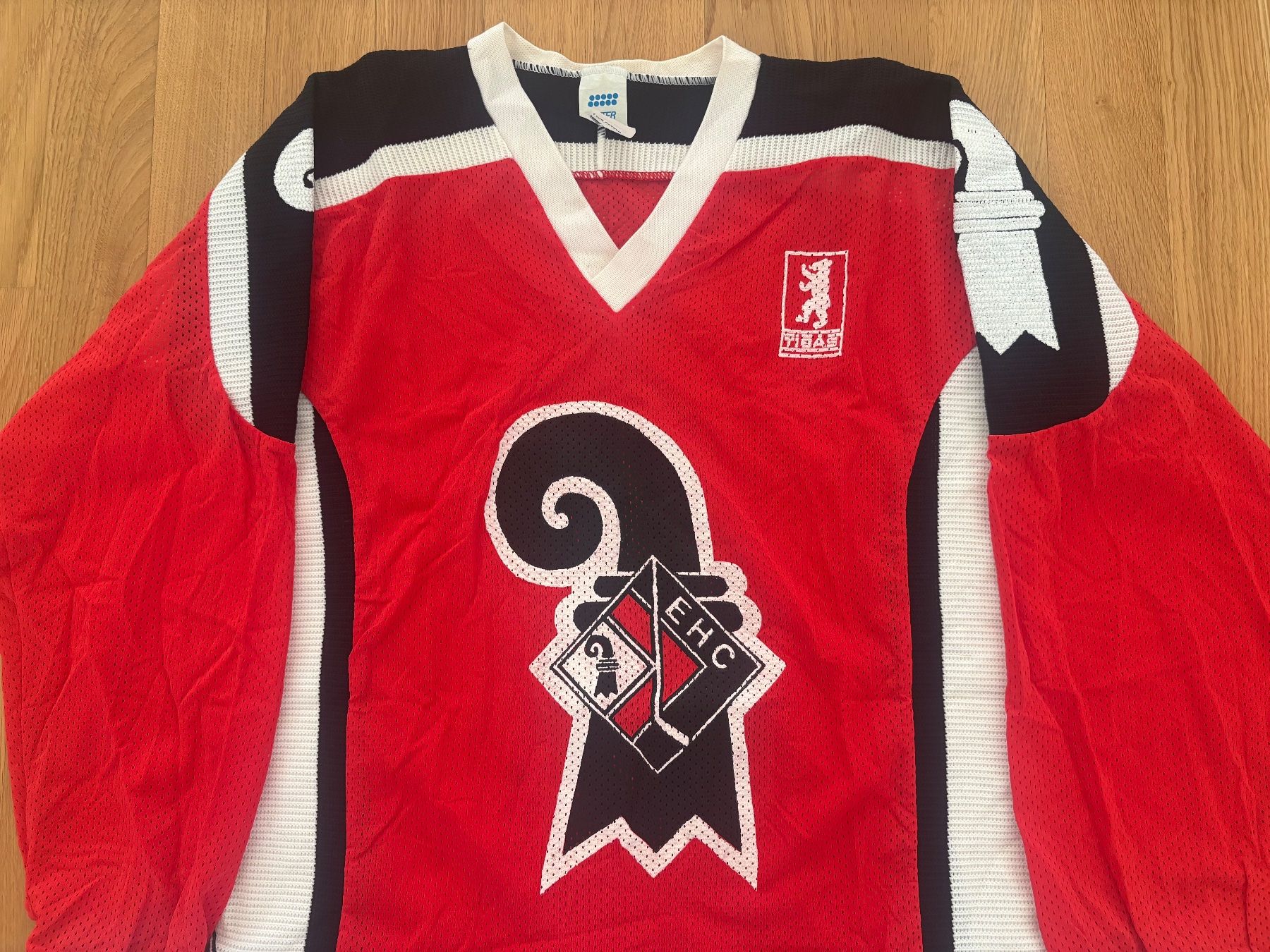 Canottiere & Pantaloni: ORIGINAL EHC BASEL TRIKOT TIBAS EHCB L – Nuovo (secondo la descrizione) da Zürich venduto da TRIKOTKAISER 1