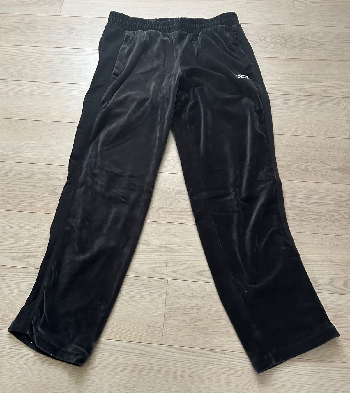 Puma Pantaloni: Hochwertige PUMA Trainerhose | Grösse L – Usato da Ebmatingen venduto da Elee_12