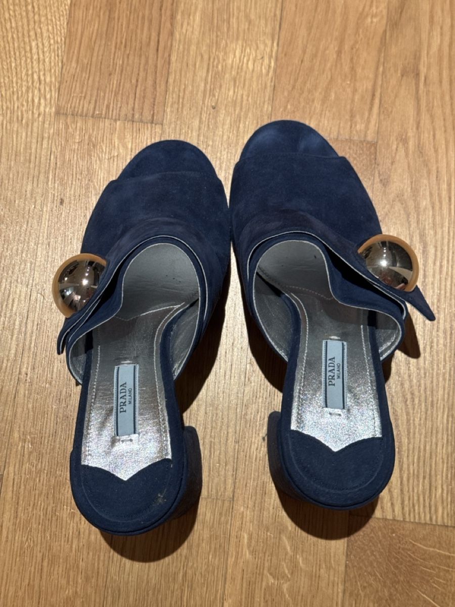 Prada Scarpe da donna: Prada Navy Suede Mules Size 40 Silver Ball Accent – Usato da Schlieren venduto da GaRe2509 4