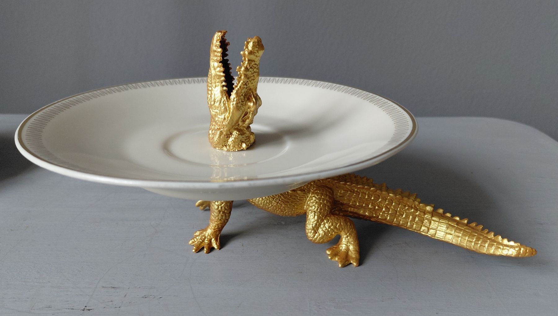 Tutte le decorazioni: Etagere mit goldenem Krokodil – Nuovo (secondo la descrizione) da Wallisellen venduto da Muggeli1970