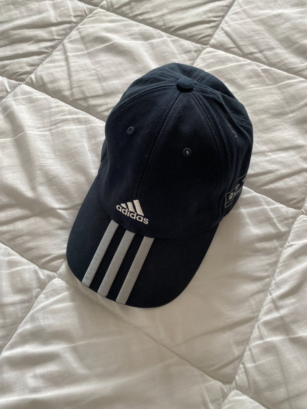 Adidas Chapeaux, bonnets & casquettes: Cap Adidas Euro 2008 – D'occasion à Gümligen par Vicky2