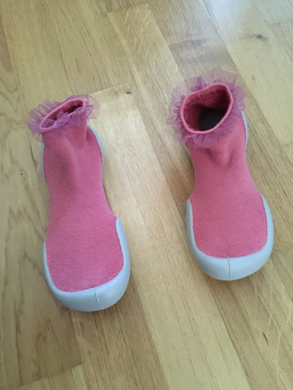 Schuhe für Mädchen: Slippers / Haussocken Collegien 34/35 – Neu (gemäss Beschreibung) aus Baar von NataMira