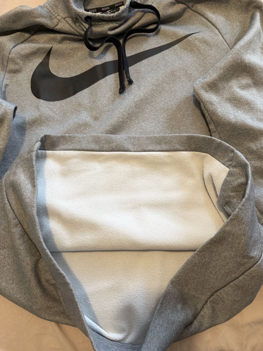 Maglioni & Felpe: Sweat à capuche Nike gris taille M  – Usato da Grabs venduto da DidiPop290 1