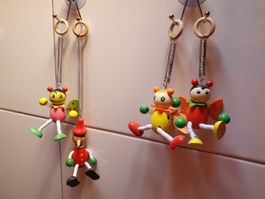 Holzfiguren hängend